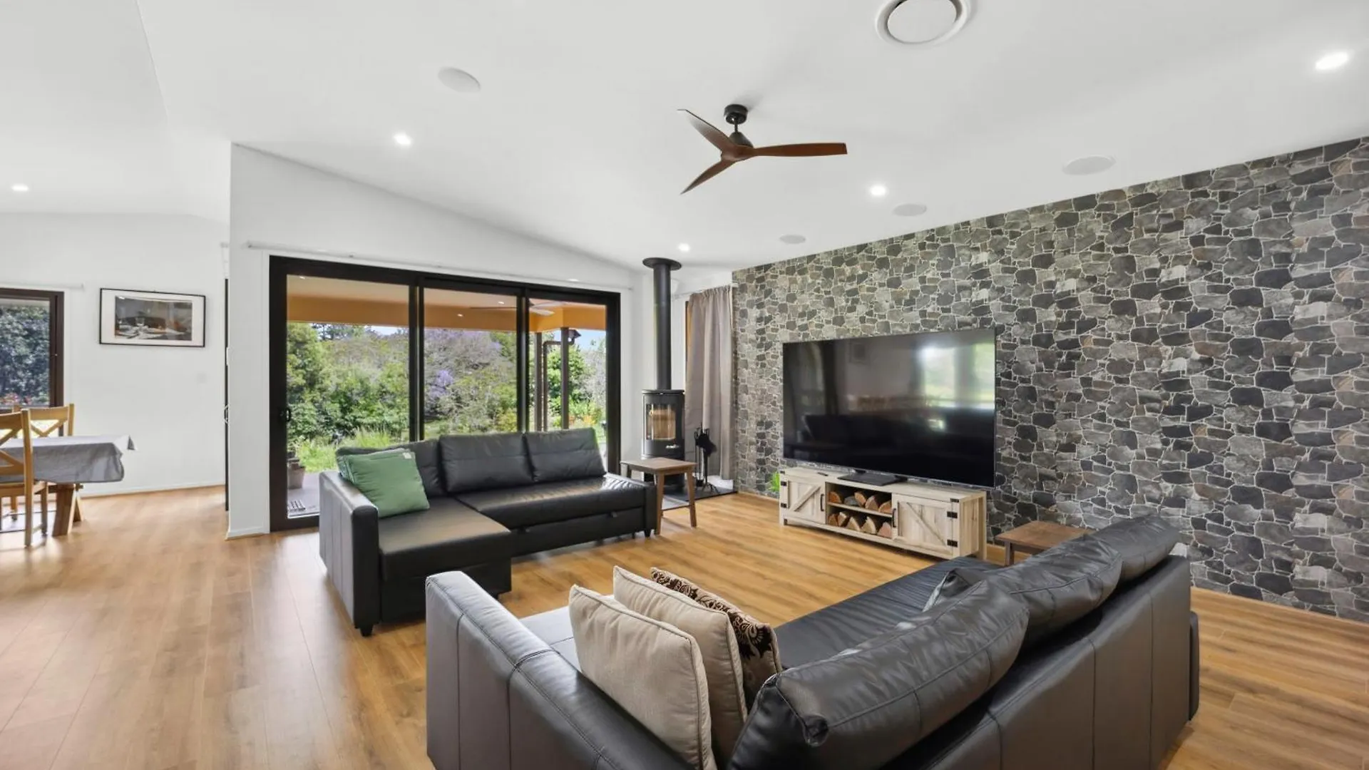 Landoma Lodge Mount Tamborine Holiday home